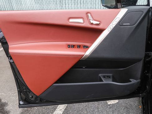 Used 2025 BMW iX xDrive50 w/ Premium Package image 16