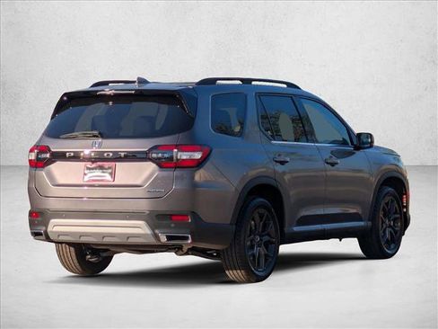 New 2025 Honda Pilot Touring image 2