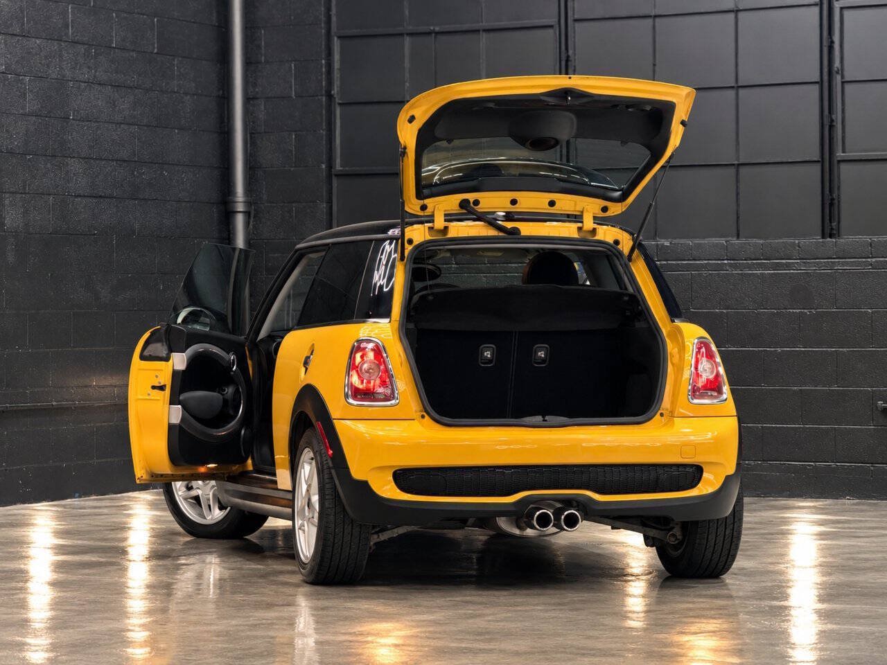 Used 2008 MINI Cooper S w/ Convenience Pkg FWD image 5