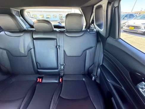 Used 2025 Jeep Compass Trailhawk AWD/4WD image 37