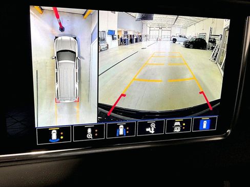 Used 2023 GMC Yukon XL Denali image 44