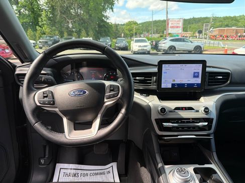 Used 2023 Ford Explorer XLT AWD/4WD image 23