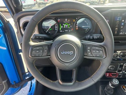 Used 2024 Jeep Wrangler Unlimited AWD/4WD image 26