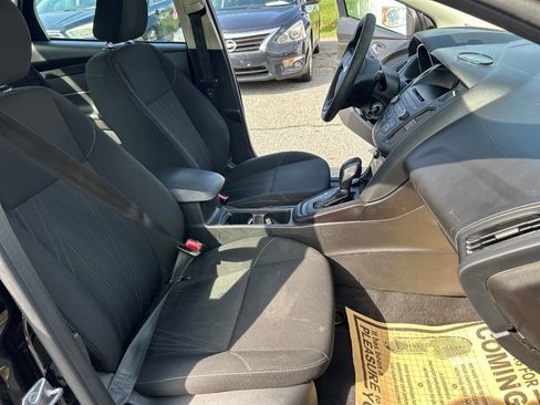Used 2017 Ford Focus SE image 16