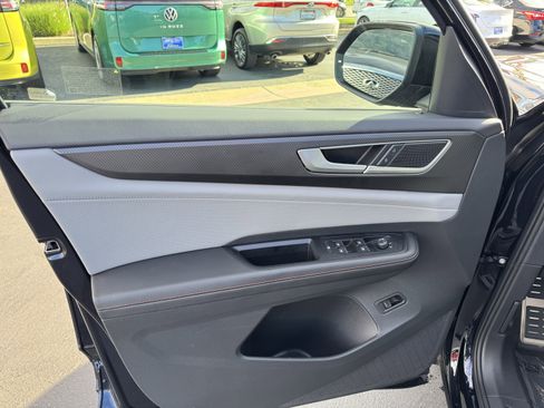 Used 2025 Volkswagen Atlas Peak Edition SE image 14