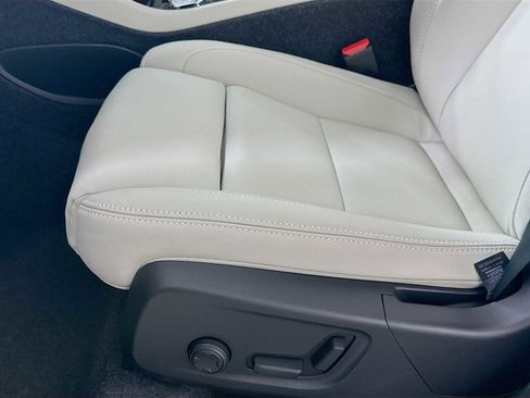 New 2026 Volvo XC40 B5 Plus w/ Protection Package Premier image 18