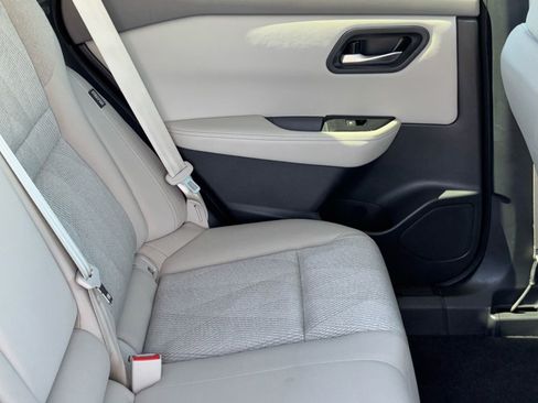 Used 2025 Nissan Rogue SV image 11