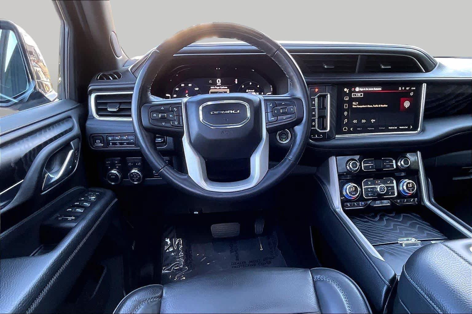 Used 2024 GMC Yukon Denali w/ Advanced Technology Package AWD/4WD image 5
