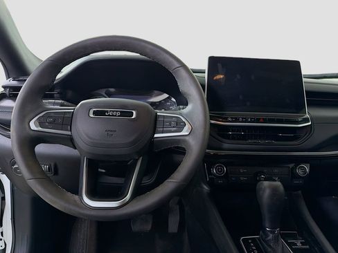 Used 2025 Jeep Compass Latitude w/ Altitude Special Edition image 23