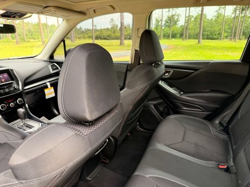 Used 2022 Subaru Forester Premium AWD/4WD image 23