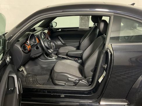 Used 2013 Volkswagen Beetle Turbo FWD image 19