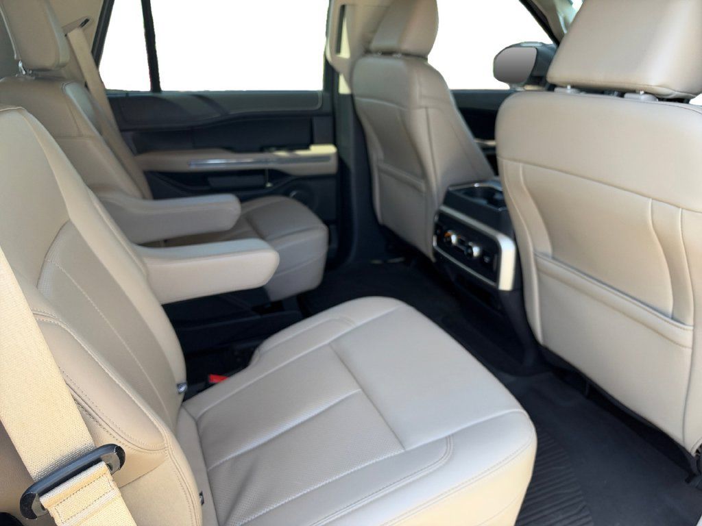 Used 2024 Ford Expedition XLT RWD image 17