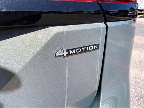 Used 2024 Volkswagen Atlas Peak Edition SEL AWD/4WD image 10
