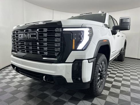 New 2025 GMC Sierra 2500 Denali Ultimate w/ Max Trailering Package image 3