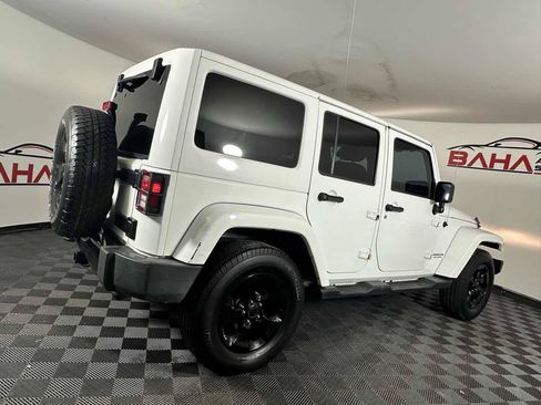 Used 2015 Jeep Wrangler Unlimited Sahara AWD/4WD image 9