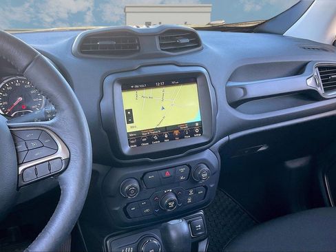 Certified 2022 Jeep Renegade Latitude w/ Convenience Group image 6