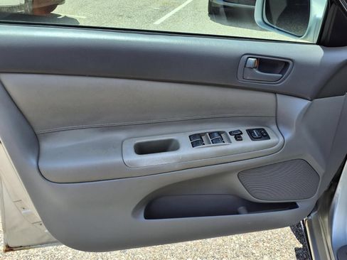 Used 2004 Toyota Camry FWD image 14