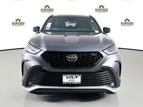 Used 2021 Toyota Highlander XSE AWD/4WD image 2