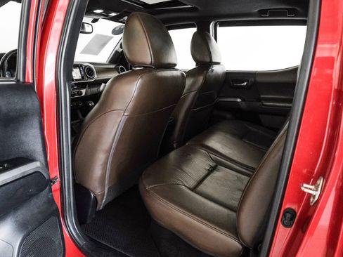 Used 2016 Toyota Tacoma Limited w/ Towing Package RWD image 35