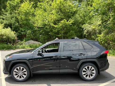 Used 2020 Toyota RAV4 XLE Premium AWD/4WD image 2