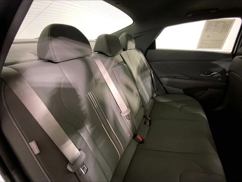 Used 2025 Hyundai Elantra SEL FWD image 23