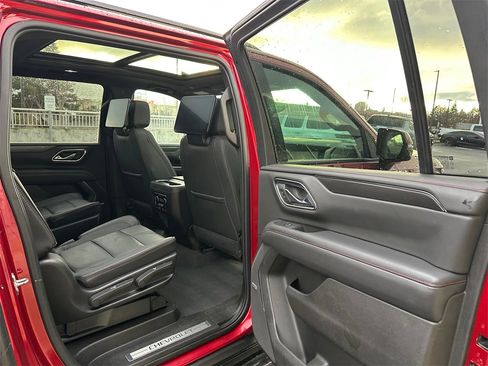 Used 2021 Chevrolet Suburban RST w/ Luxury Package image 13