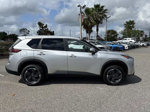 Certified 2024 Nissan Rogue SV FWD image 2