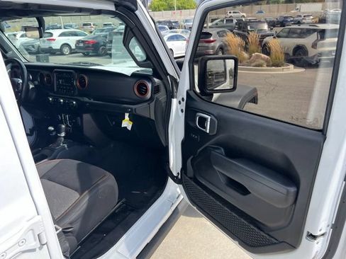 Used 2022 Jeep Gladiator Mojave w/ LED Lighting Group AWD/4WD image 24
