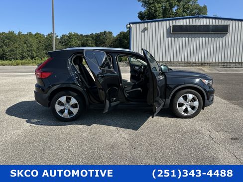 Used 2020 Volvo XC40 T5 Momentum image 30