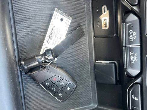 Used 2023 Chevrolet Suburban Z71 AWD/4WD image 38