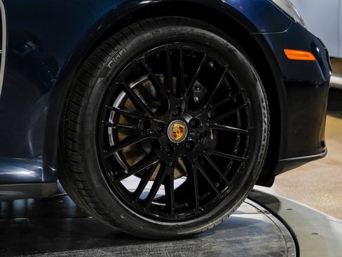 Used 2023 Porsche Panamera 4 Platinum Edition AWD/4WD image 60