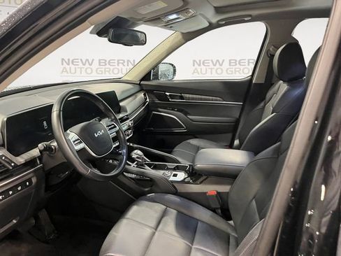 Used 2024 Kia Telluride EX w/ EX Captain's Chair Package FWD image 9