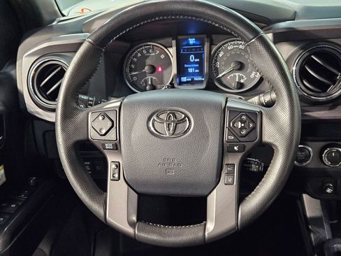 Used 2019 Toyota Tacoma TRD Off-Road AWD/4WD image 25