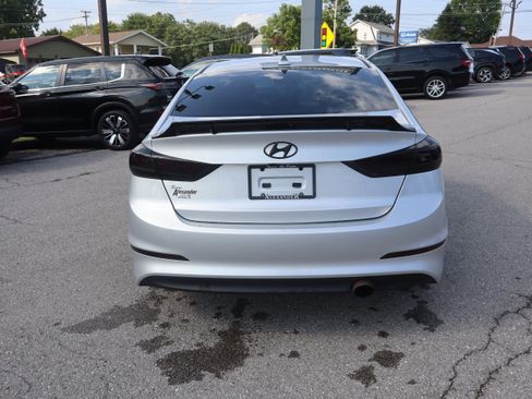 Used 2018 Hyundai Elantra Value Edition FWD image 4
