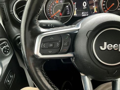 Used 2020 Jeep Wrangler Unlimited Sahara image 11