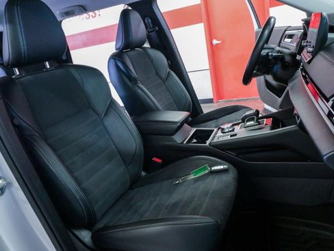 Used 2024 Mitsubishi Outlander SE image 25