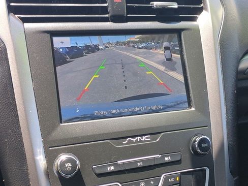 Used 2020 Ford Fusion SE FWD image 18