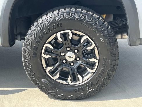 Used 2025 Chevrolet Silverado 1500 ZR2 w/ Technology Package AWD/4WD image 12