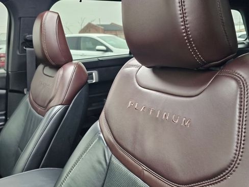 Used 2020 Ford Explorer Platinum w/ Premium Technology Package image 30
