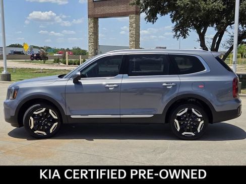 Used 2025 Kia Telluride S FWD image 3