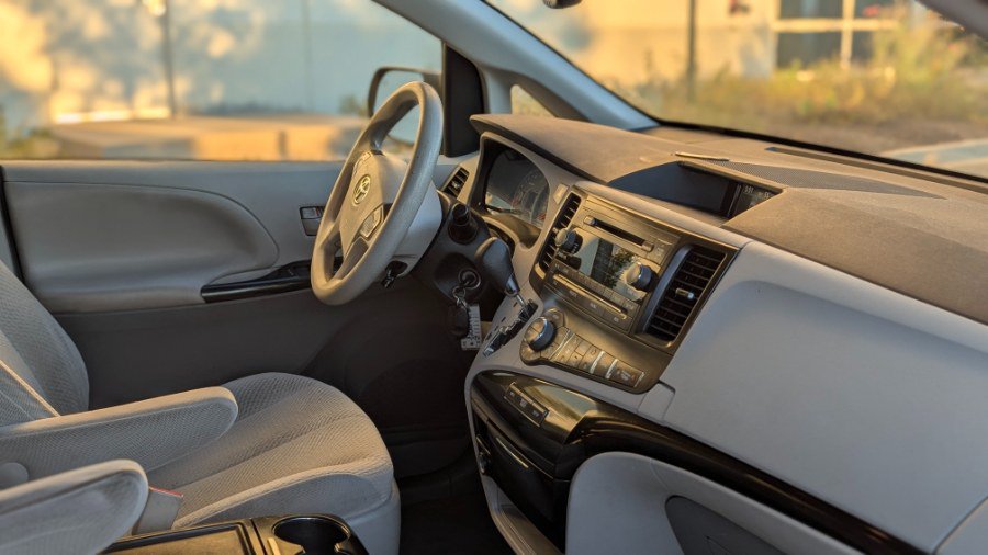 Used 2013 Toyota Sienna LE FWD image 26