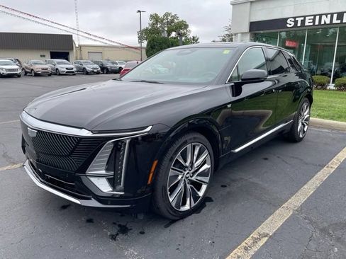 Used 2026 Cadillac Lyriq Signature Luxury w/ Nappa Leather Package AWD/4WD image 3