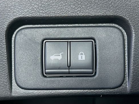 Used 2024 Nissan Rogue SV image 28