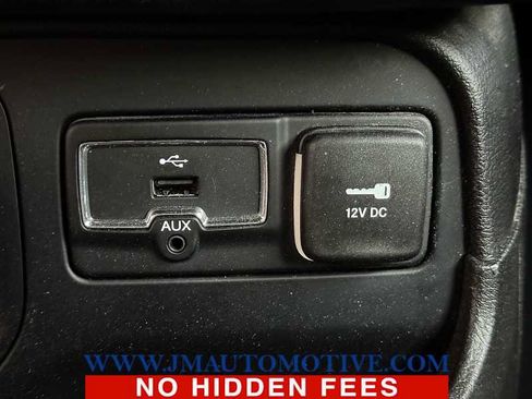 Used 2016 Jeep Renegade 75th Anniversary AWD/4WD image 34