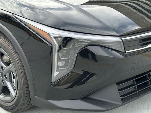 New 2025 Kia K4 LXS image 9
