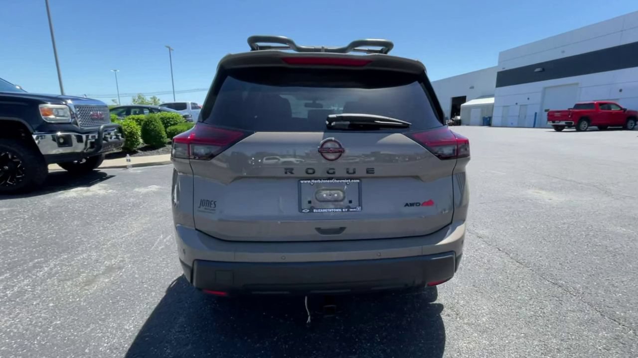 Used 2025 Nissan Rogue SV AWD/4WD image 2