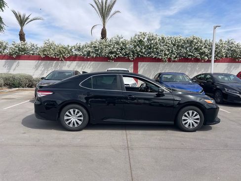 Used 2020 Toyota Camry LE w/ Carpet Mat Package image 2