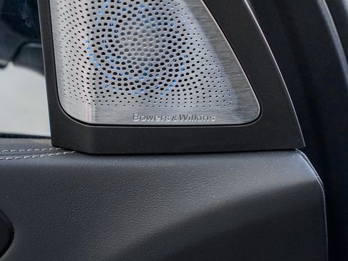 Used 2025 BMW X7 M60i image 11