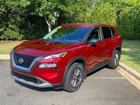 Used 2023 Nissan Rogue S AWD/4WD image 3