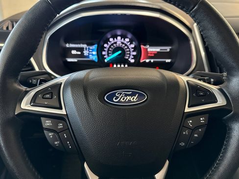 Used 2018 Ford Edge Titanium w/ Equipment Group 302A AWD/4WD image 23